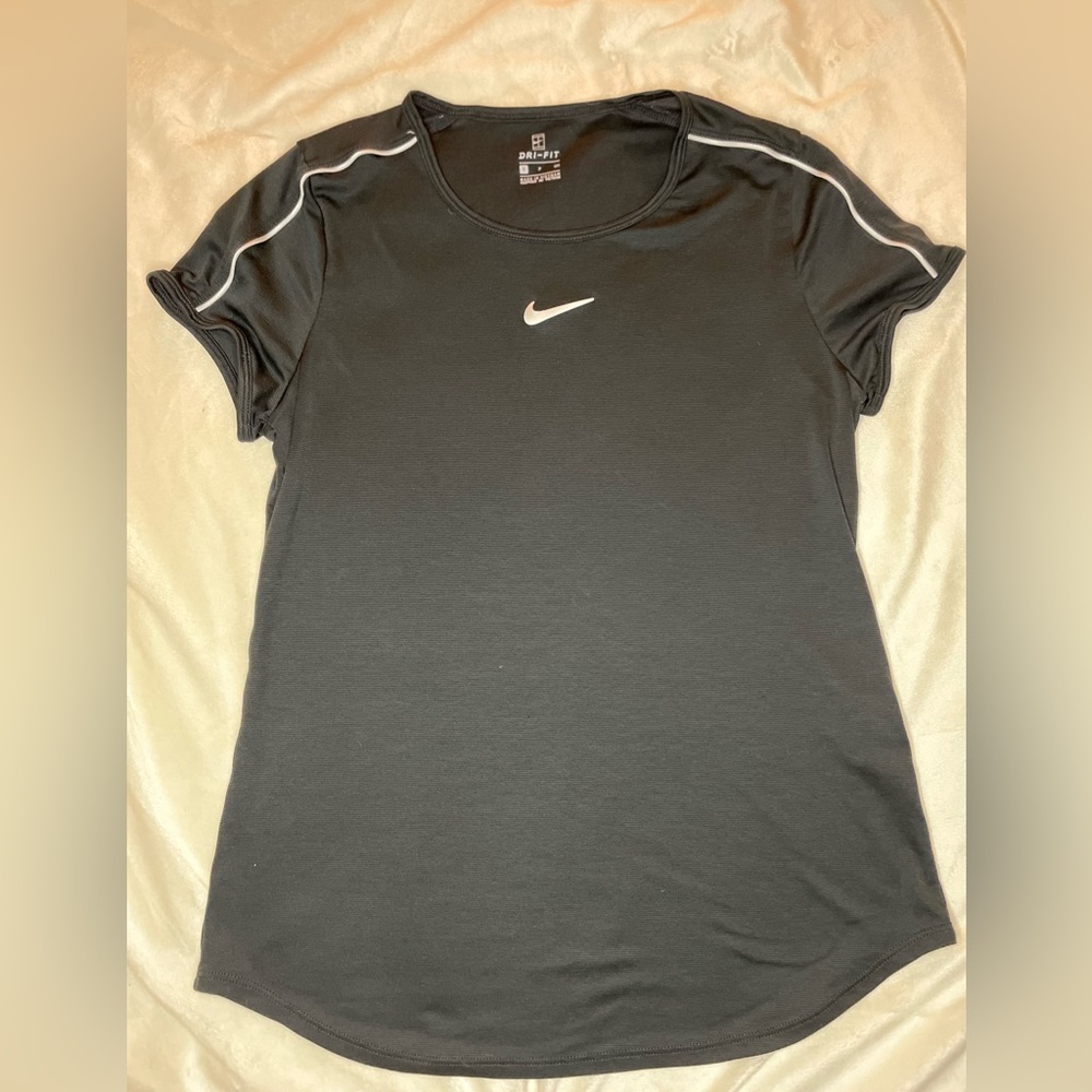 Nike top that’s never been used